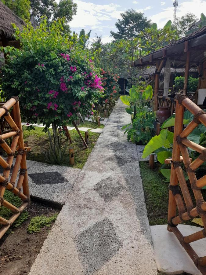 Tua Tua Keladi Bungalows Gili Islands Exterior photo